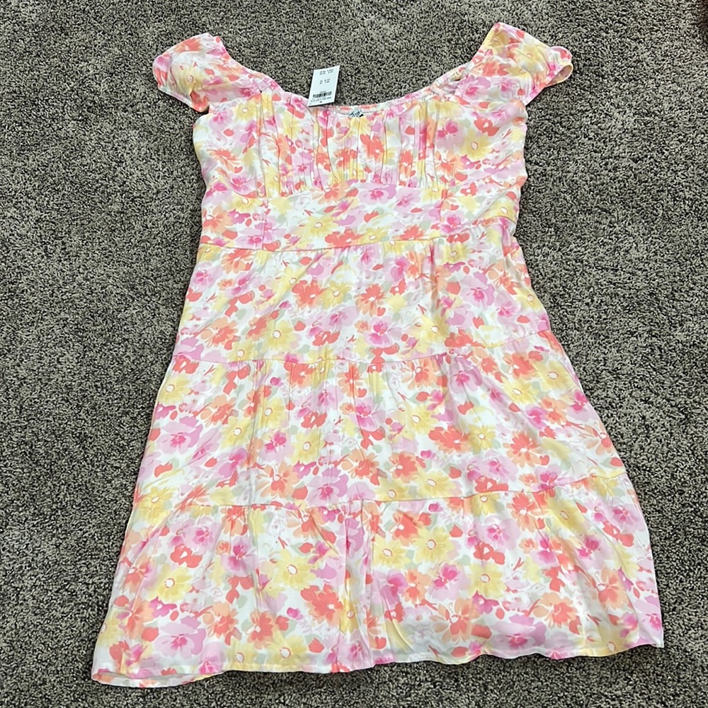 large hollister sundress multicolor never worn still has tag